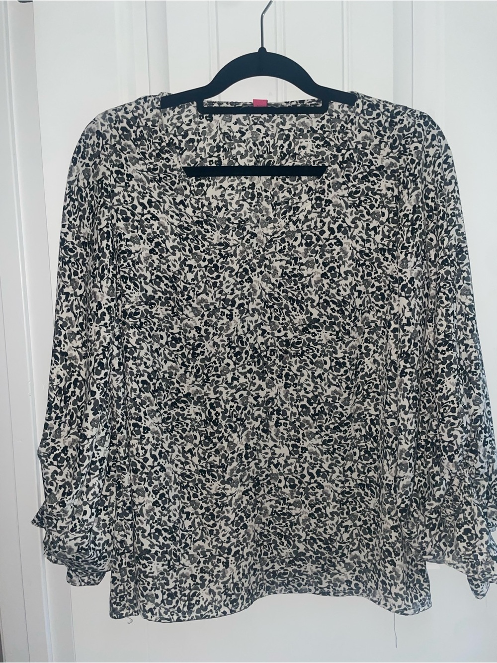 Vince Camuto Womens Small Black Gray Floral Print Balloon Sleeve Blouse